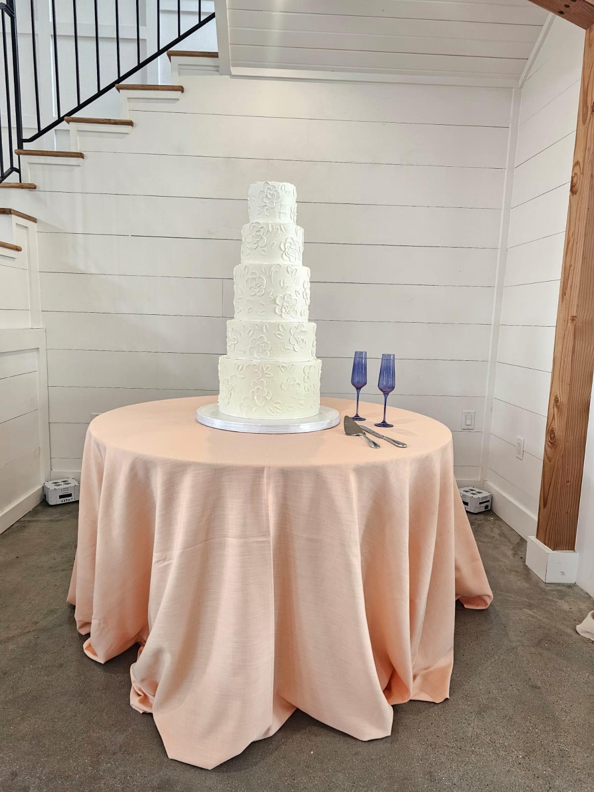 Wedding Cake. White Smooth BC Details
