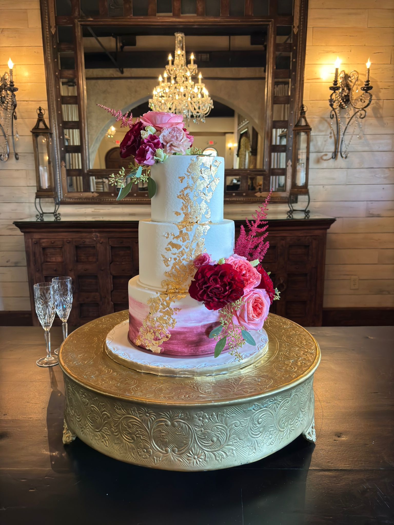 Wedding Cake. Gold Pink Details