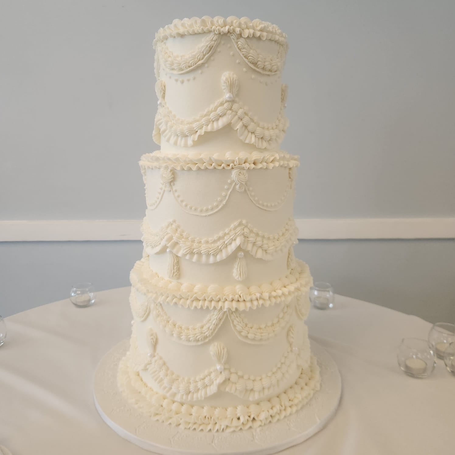 Wedding Cake. Vintage 3 Tiers