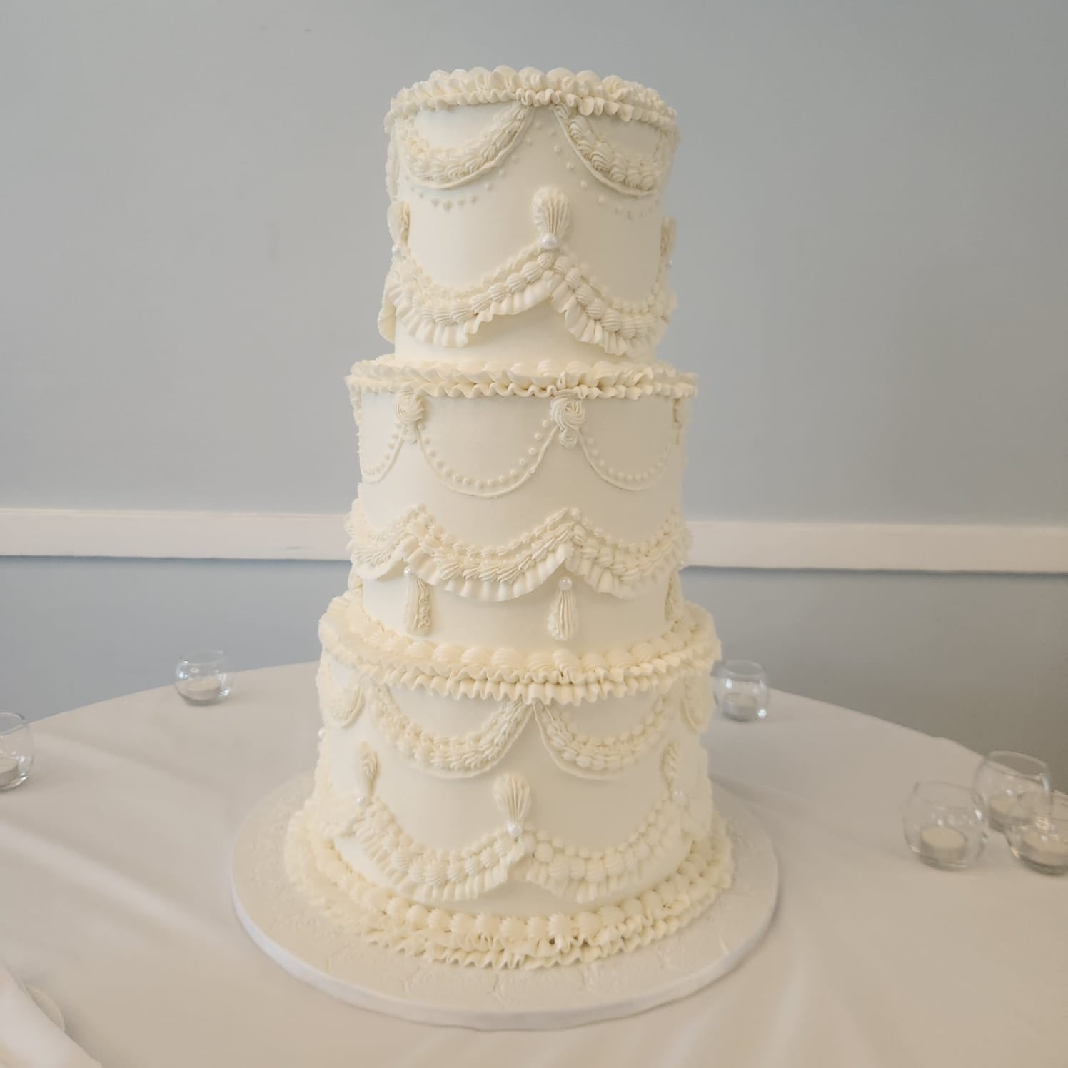 Wedding Cake. Vintage 3 Tiers