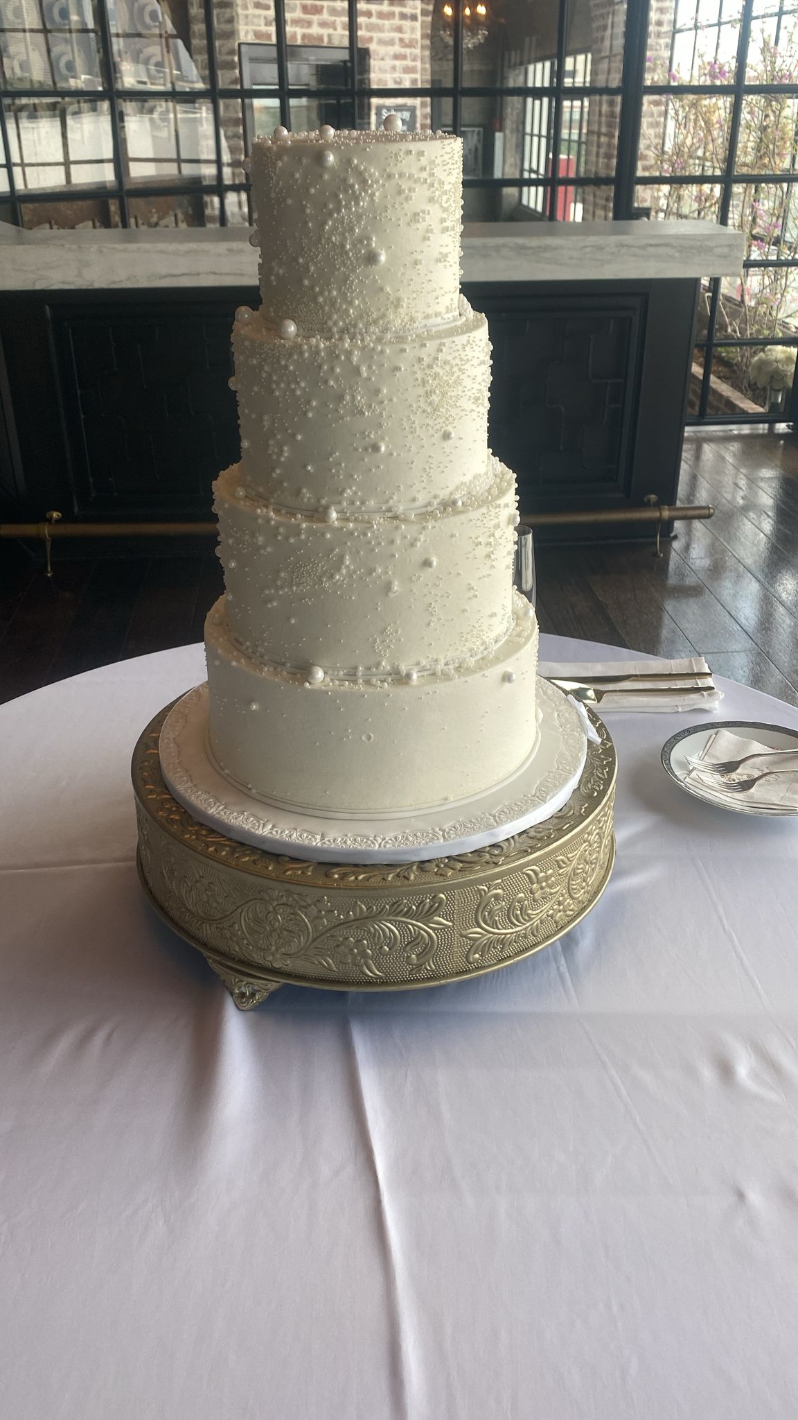 Wedding Cake. Pearls Top Down